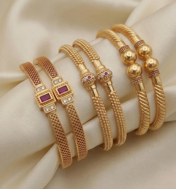 Premium Gold Plated Designer Bangle